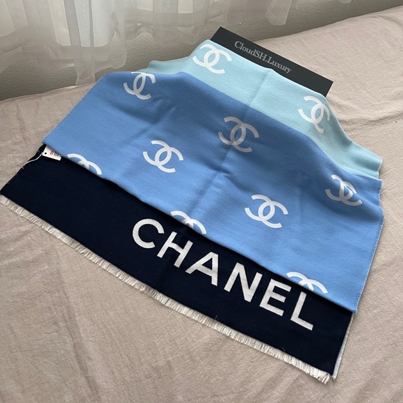 Auth BNIB Chanel CC Logo Wool Scarf Navy & Blue - Picture 2 of 6